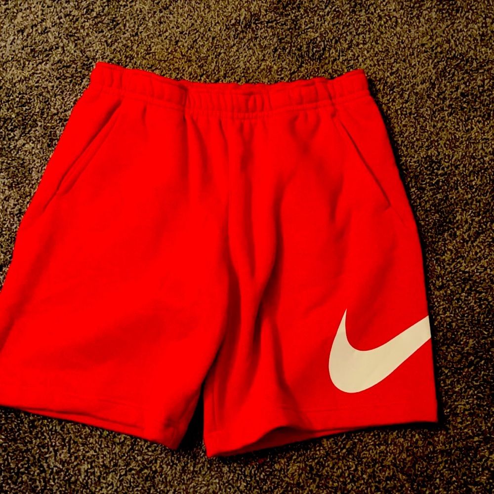 Mens size L Nike shorts